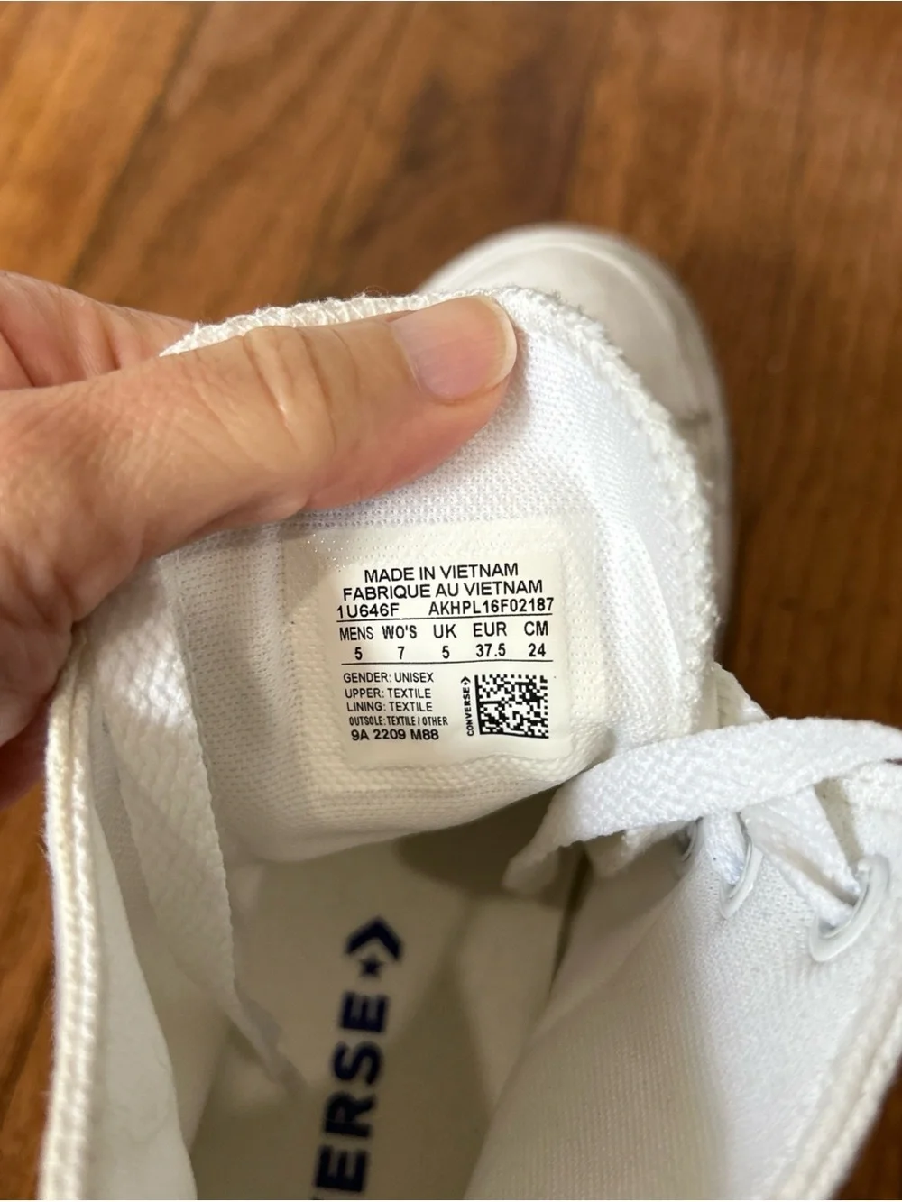 Converse Chuck Taylor Sneakers High Top Shoes Women’s Size 7 White - Picture 9 of 11